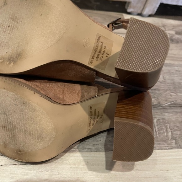 Camel colored suede peep toe sandals! - Picture 3 of 6